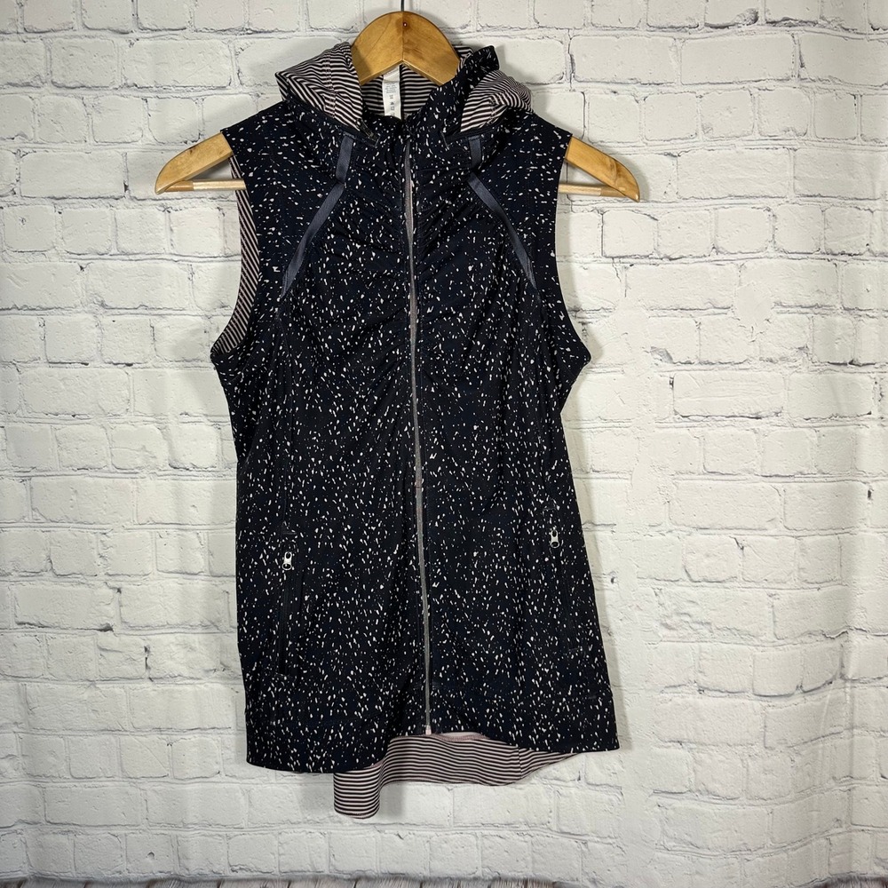 Lululemon Go the Distance Black Splatter Print Hooded Vest Full Zip Cinched Back
